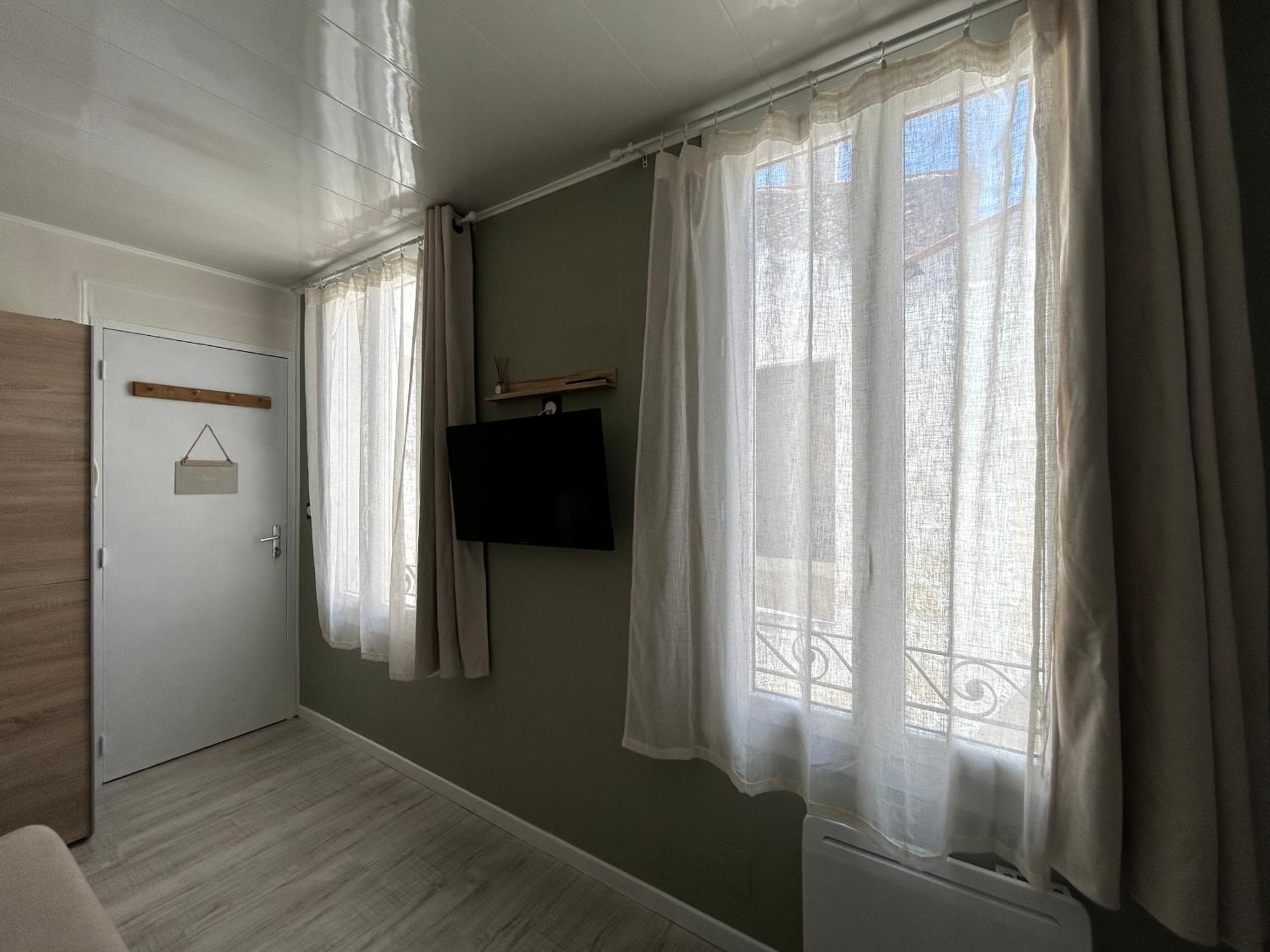 Le Chanzy Proche Des Thermes Et De La Gare Rochefort  Exterior foto